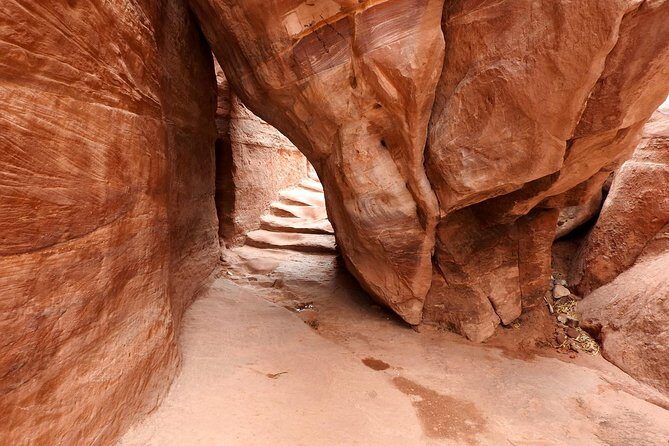 2 Day Tour to Petra and Wadi Rum from Tel Aviv - Guide and hospitality: how the trip feels when someone’s guiding
