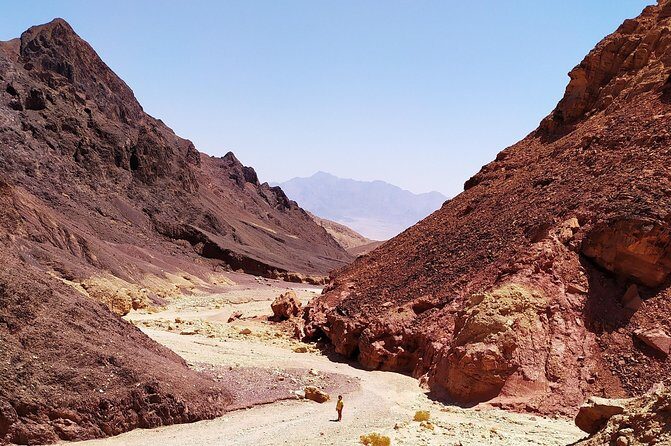 Jeep tour adventure Eilat mountains - Mount Yoash observation point: the four-country view from the top