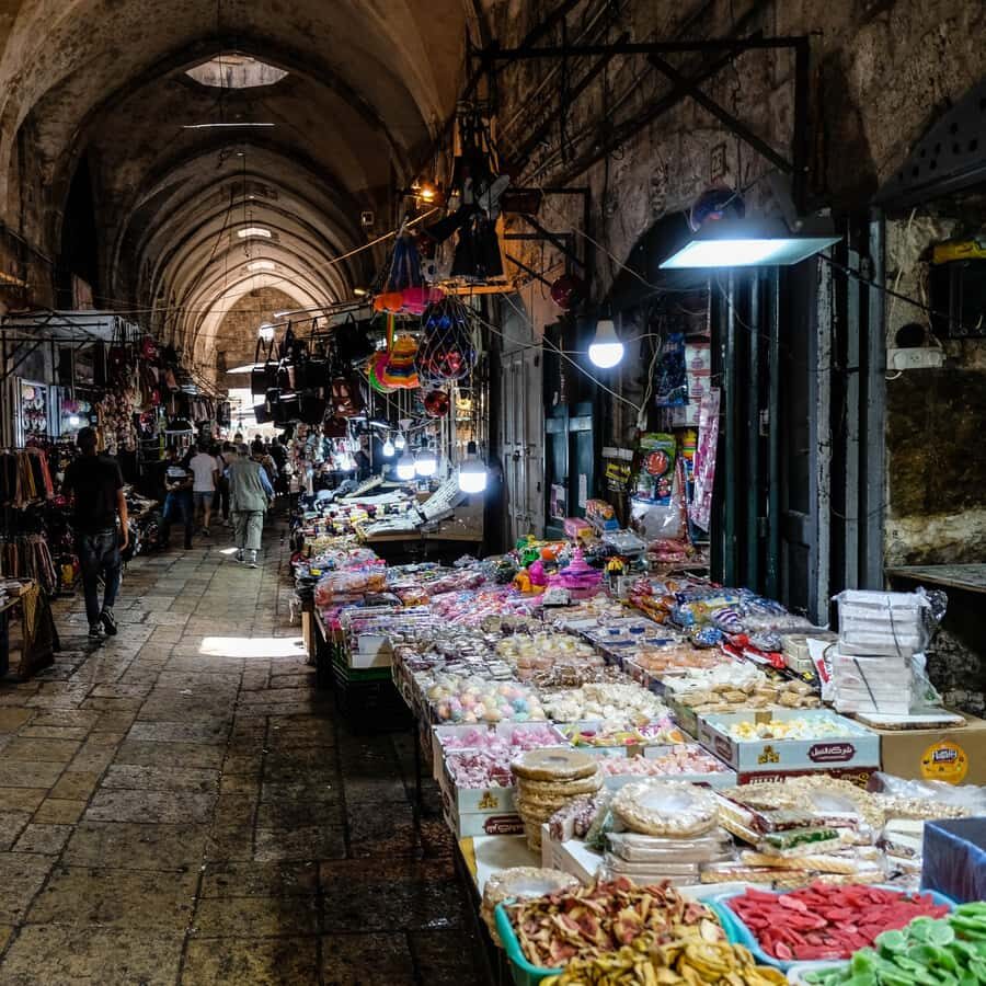 Jerusalem: 3–Hour Old City Tour in French - Hezekiah and Isaiah: biblical stories tied to real streets