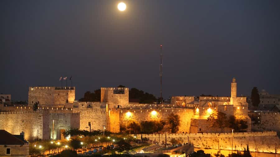 Jerusalem: 3–Hour Old City Tour in French - Suleiman the Magnificent’s walls: more than a backdrop