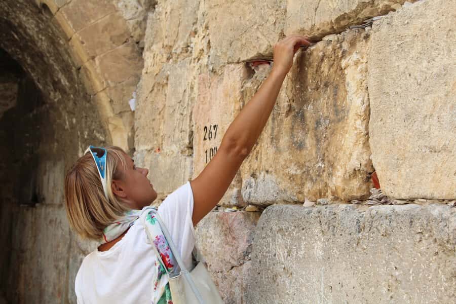 Jerusalem: Old City Shabbat Experience and Walking Tour - Jewish Quarter before Shabbat: markets, mood, and the timing of meaning