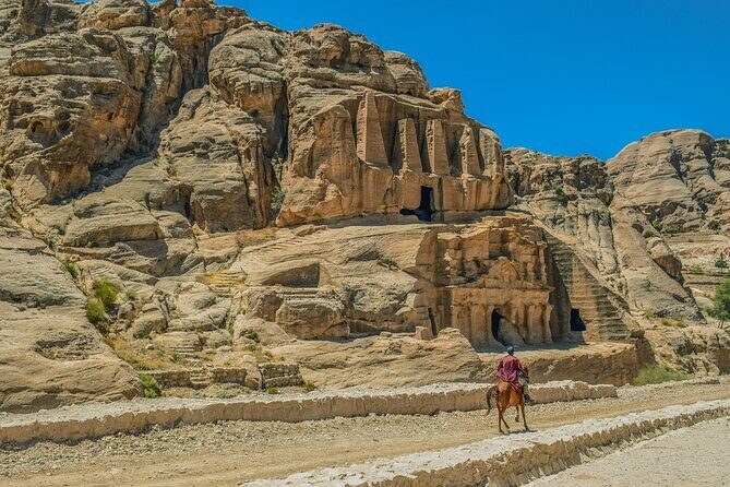 Petra 1-Day Tour from Jerusalem with FREE Authentic Lunch - Lunch timing and what to snack for