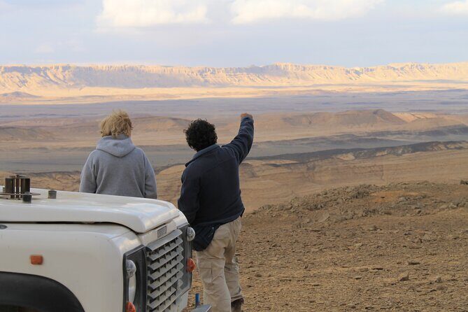 Sunset time Ramon Crater Jeep tour, bonfire and stargazing - Ramon Crater at sunset: why this timing matters