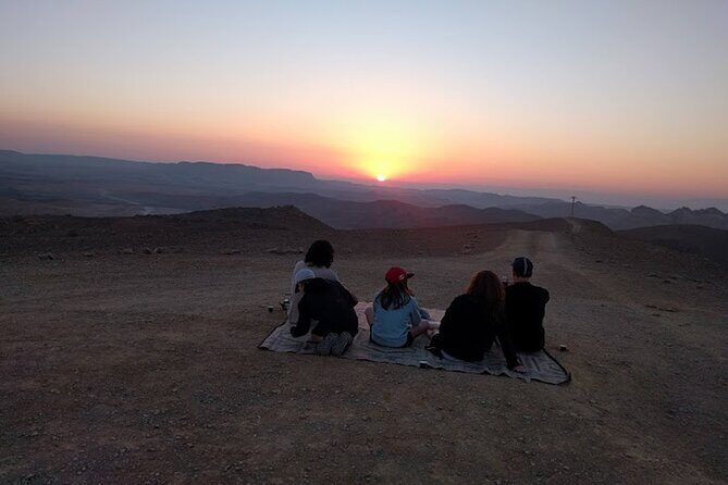 Sunset time Ramon Crater Jeep tour, bonfire and stargazing - Bonfire, desert coffee/tea, and stargazing without telescopes