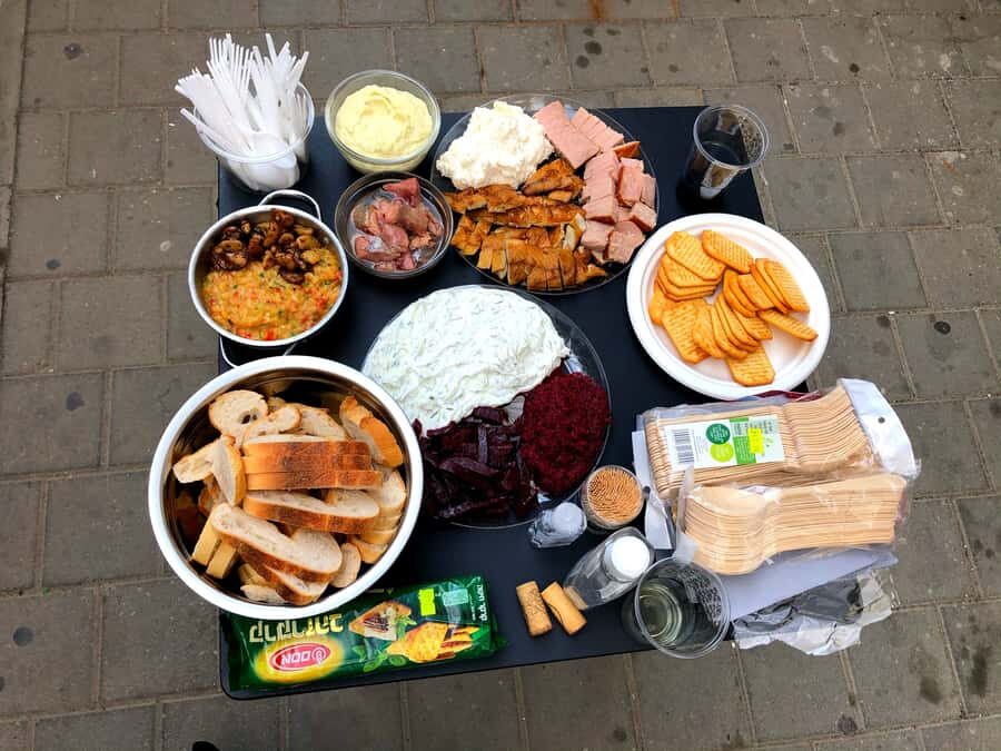 Tel Aviv: 2-Hour Levinsky Market Tour with Full Lunch - Guides: Where the Tour Gets Its Personality