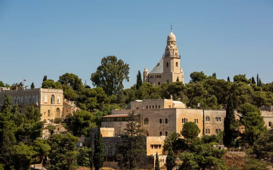 Tel Aviv: Best of Jerusalem Day Tour - Via Dolorosa and the Church of the Holy Sepulchre: powerful, crowded, and worth it