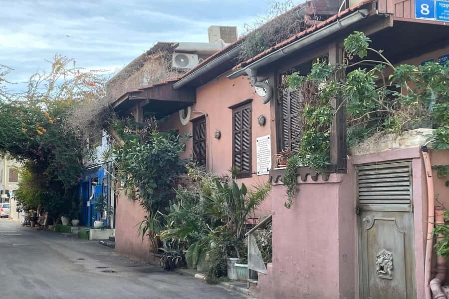 Tel Aviv: Neve Tzedek Cultural Walking Tour - Bauhaus Details: Design Clues You Can Actually Spot