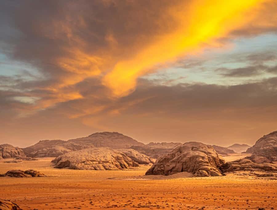 Tel Aviv: Petra & Wadi Rum 2-Day Glamping Trip with Flights - Bedouin glamping night: private comfort in the middle of sand