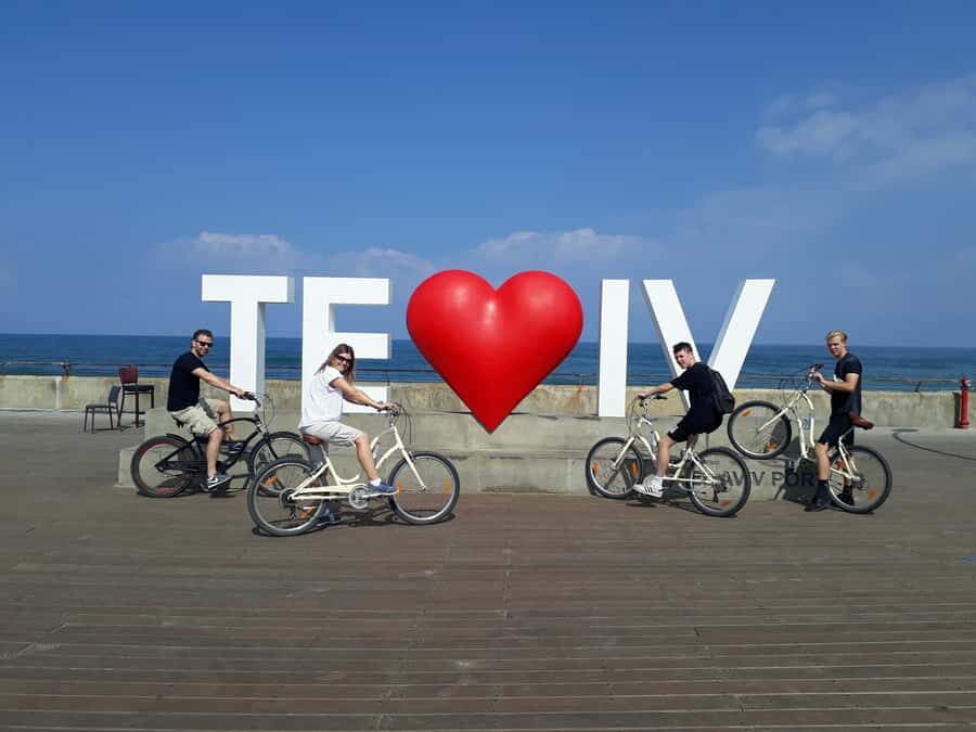 Tel Aviv: Private Bike Tour - Neve Tzedek’s Bohemian Side and the Suzanne Dellal Center Stop